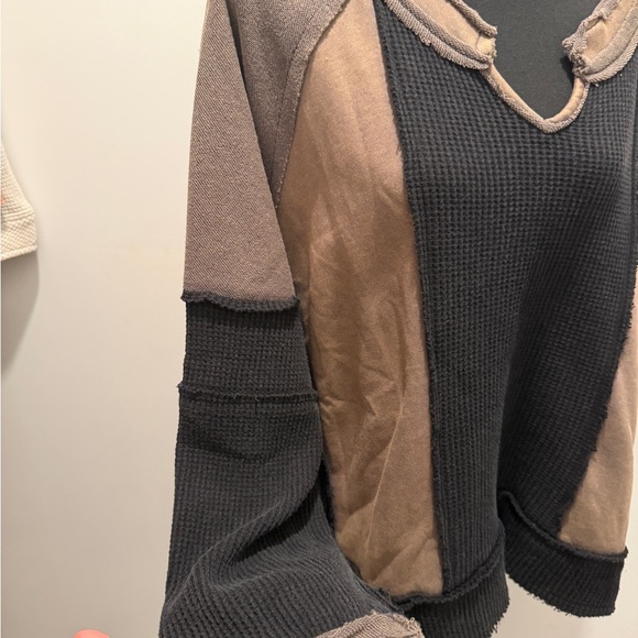 POL Women's Colorblock Knit Top - Black and Tan - Picture 4 of 9